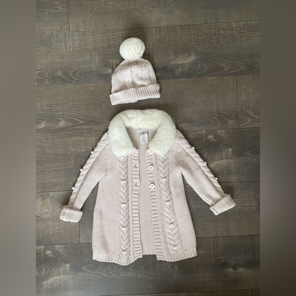 Light pink holiday sweater outfit